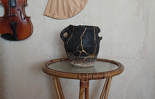 Kintsugi pottery